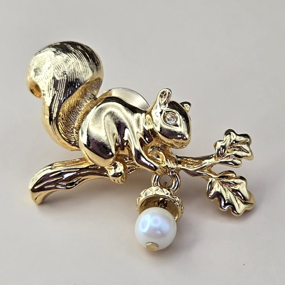 Avon Vintage Squirrel Pin - Picture 1 of 2